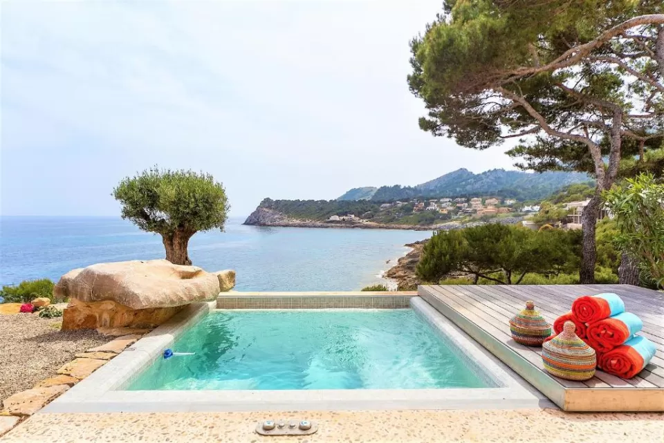 Mallorca front line property direct access to Sea