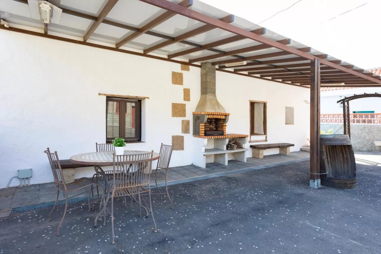 Lightbooking Vacation Rentals- Casa con terraza