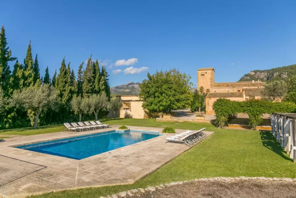 Historical house Mallorca pool
