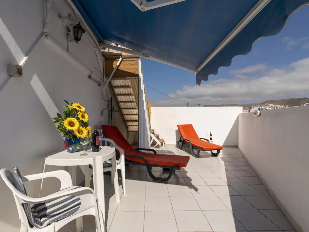 Lightbooking Vacation Rentals- Lola Playa D