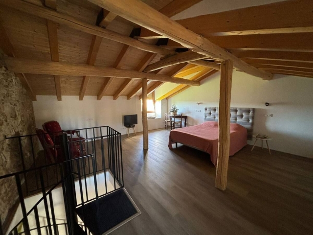 Dormitorio amplio con tele