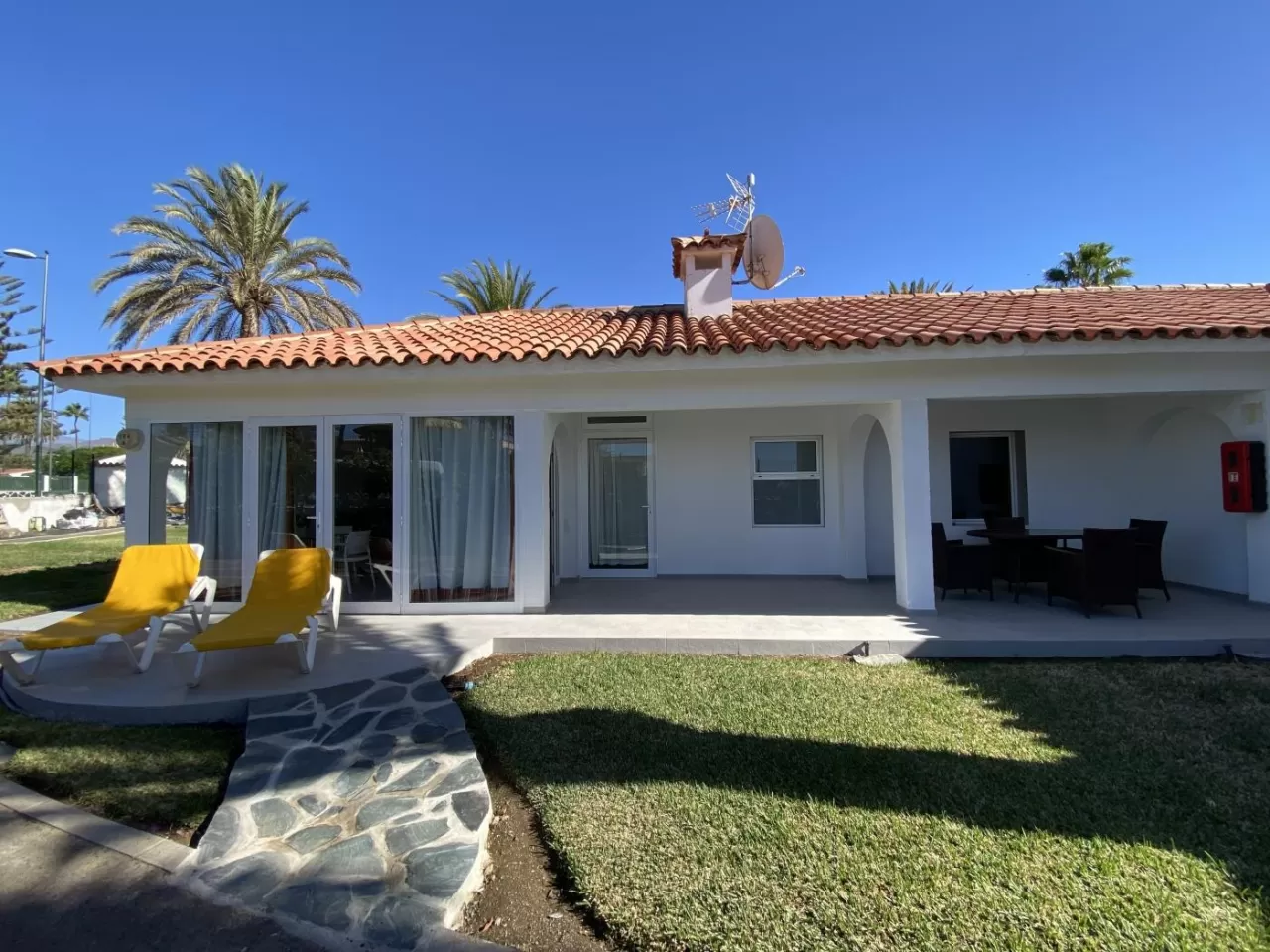 Lightbooking Vacation Rentals- Bungalow Sun Club 1