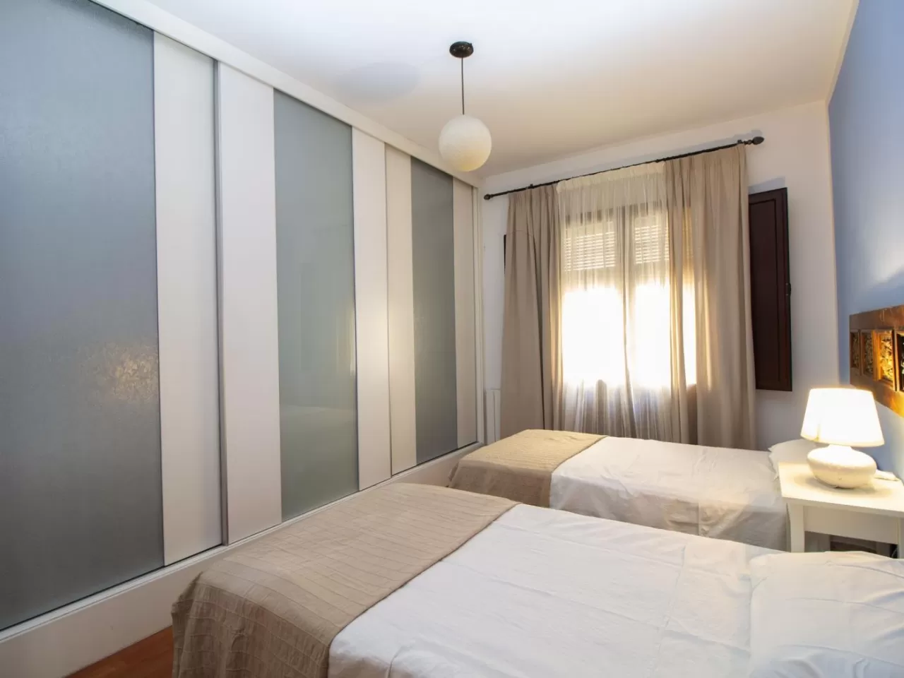 Lightbooking Vacation Rentals- Granada Céntrico