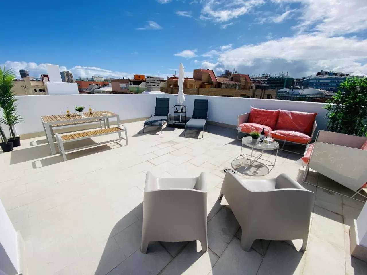 Lightbooking Vacation Rentals- Livian Suites 2D