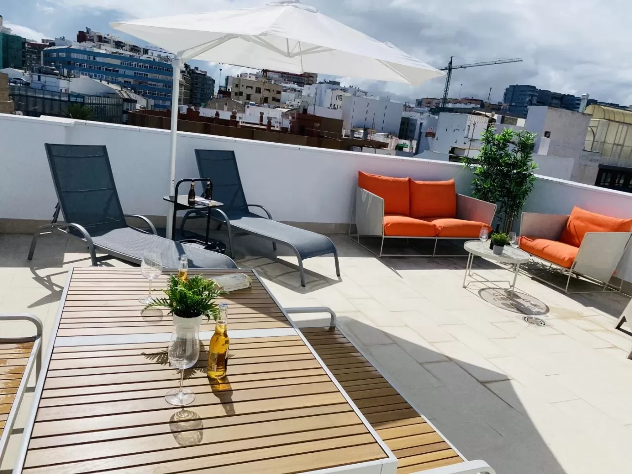 Lightbooking Vacation Rentals- Livian Suites 2B