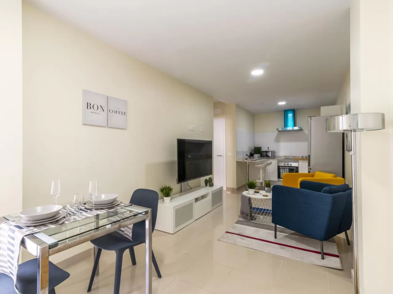 Lightbooking Vacation Rentals- Livian Suites 3A