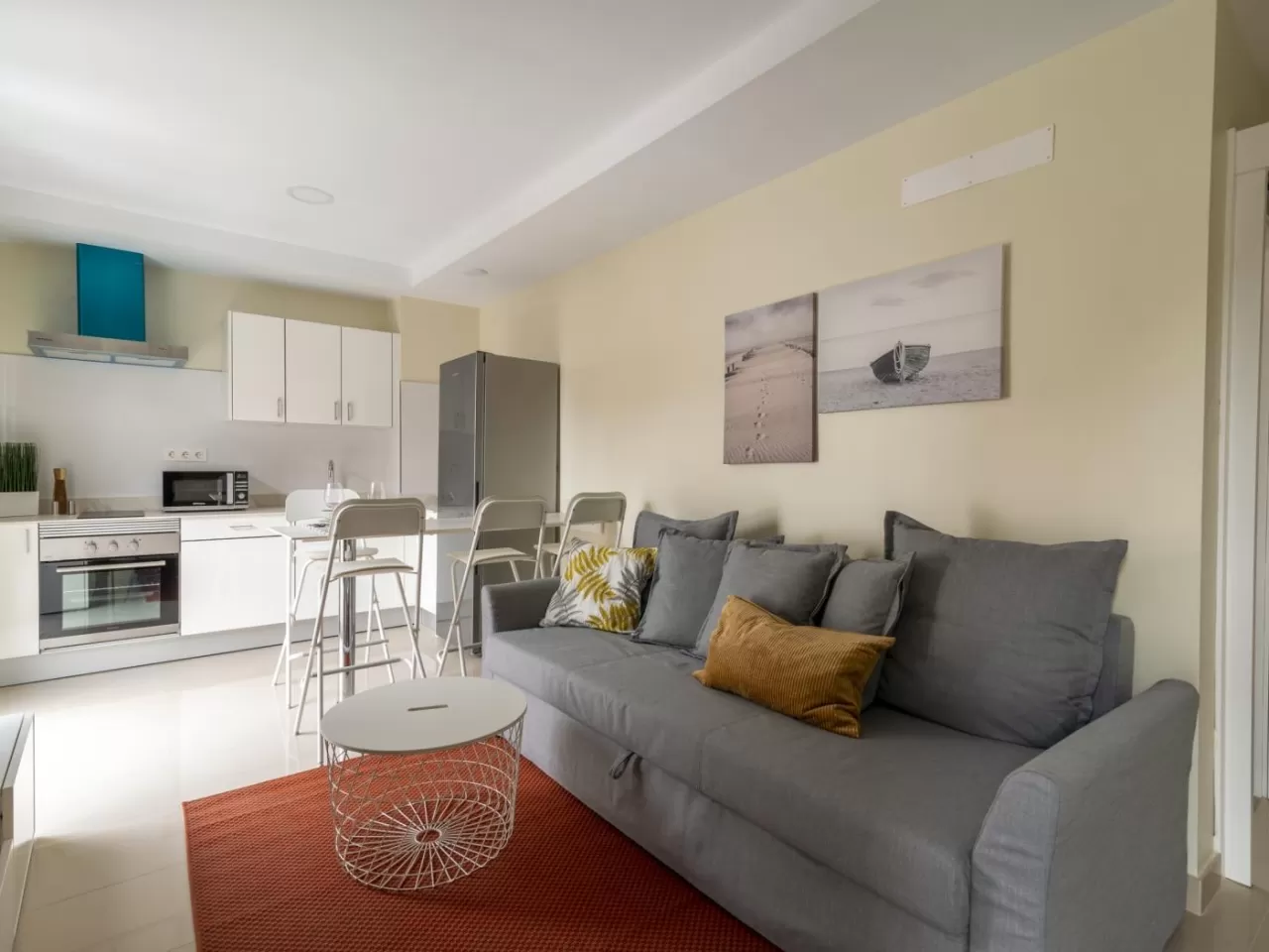 Lightbooking Vacation Rentals- Livian Suites 5B