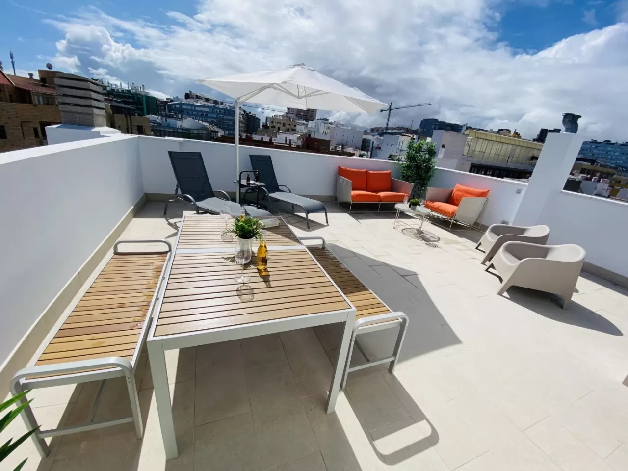 Lightbooking Vacation Rentals- Livian Suites 3B