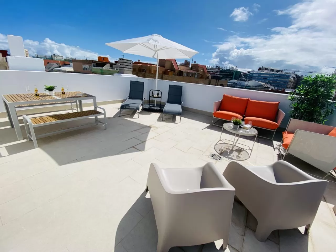 Lightbooking Vacation Rentals- Livian Suites 5A