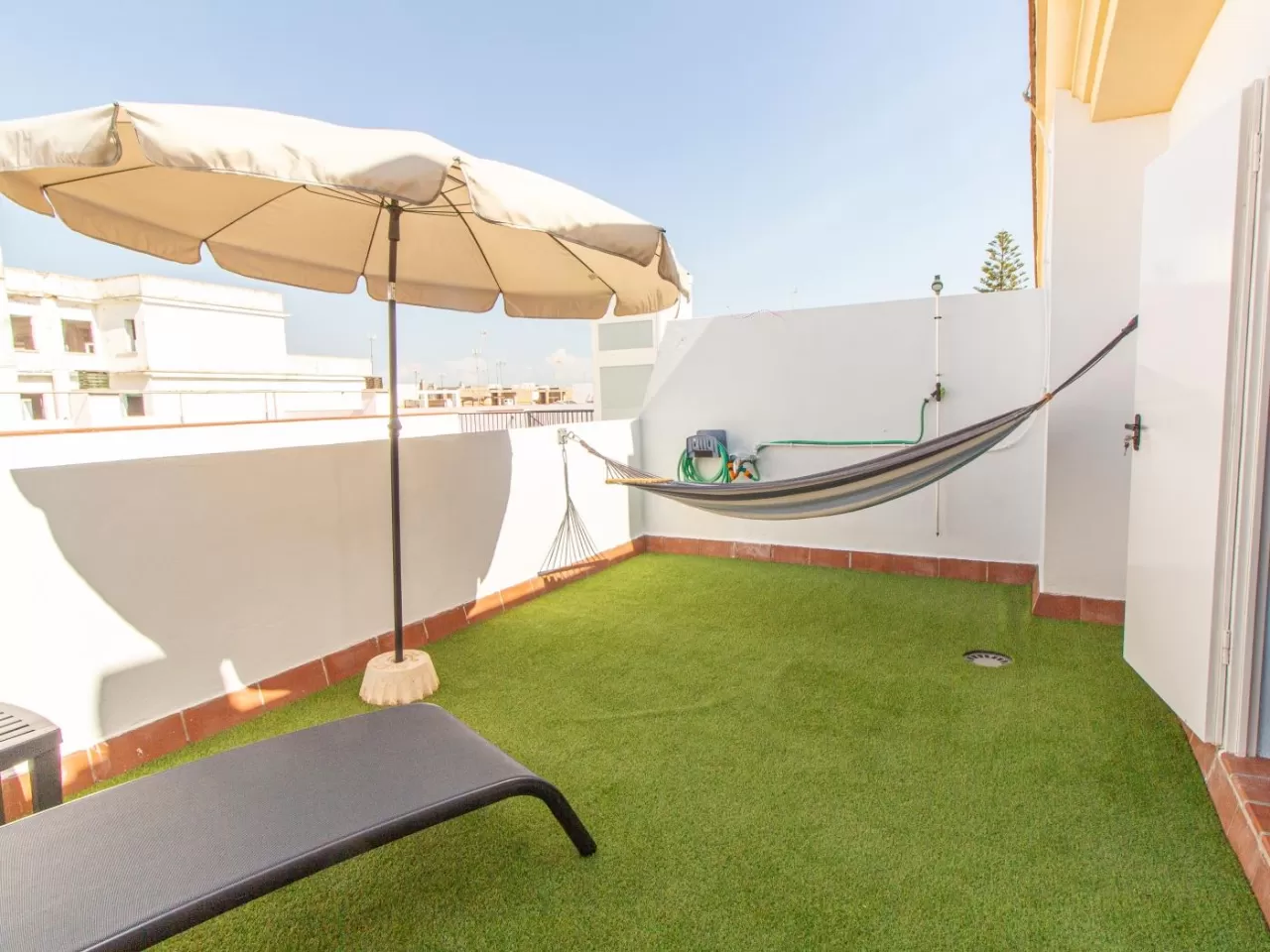 Lightbooking Vacation Rentals- Apto Inma Beach