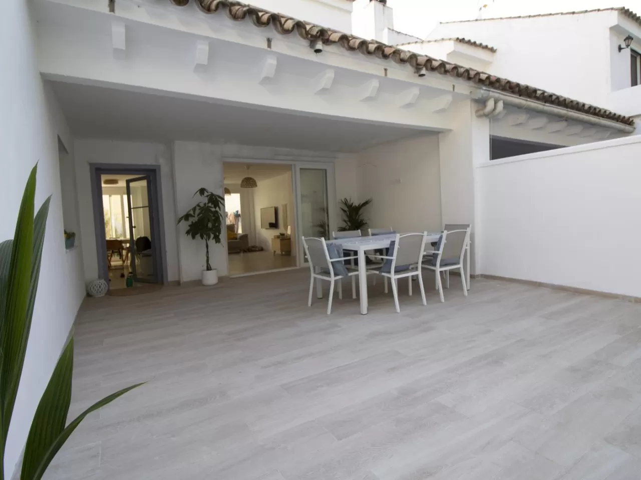Lightbooking Vacation Rentals- Casa Diana