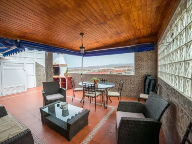 Lightbooking Vacation Rentals- Amadores Beach