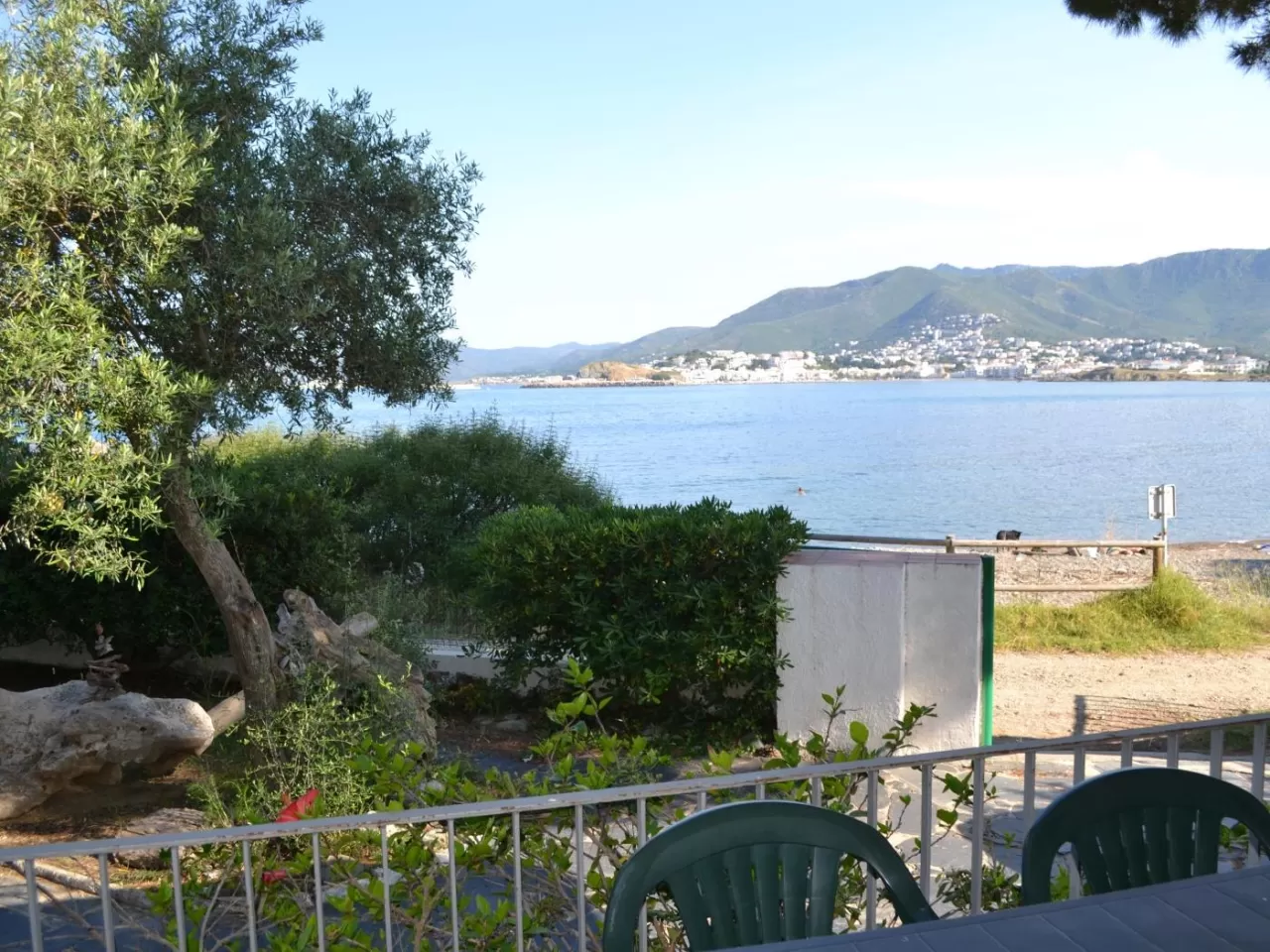 Lightbooking Vacation Rentals- Los Arcos Bungalow 