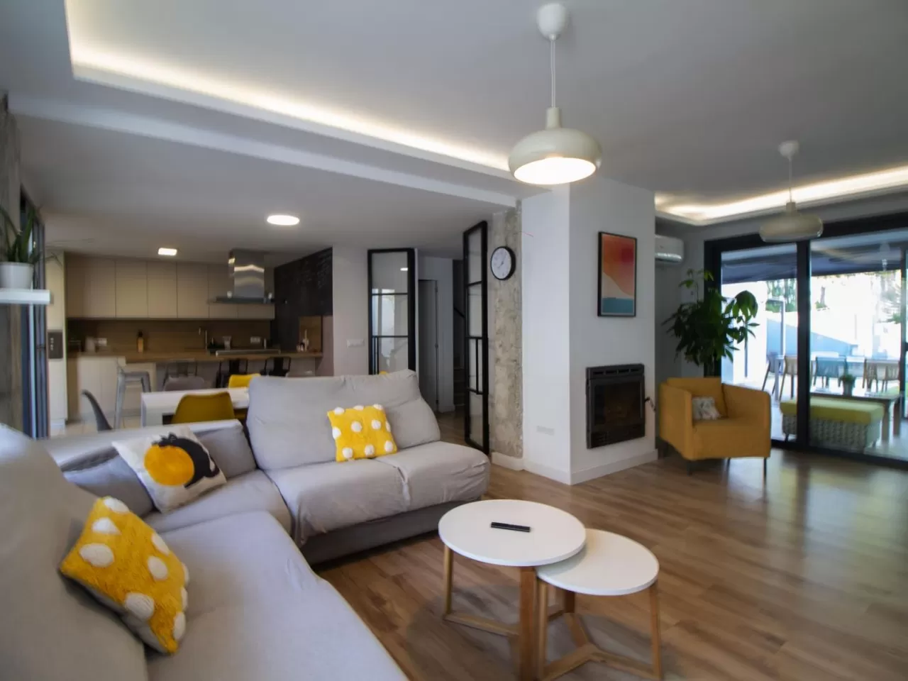 Lightbooking Vacation Rentals- Valdelagrana Gus