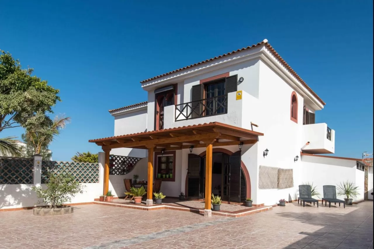 Lightbooking Vacation Rentals- Villa Alexandra