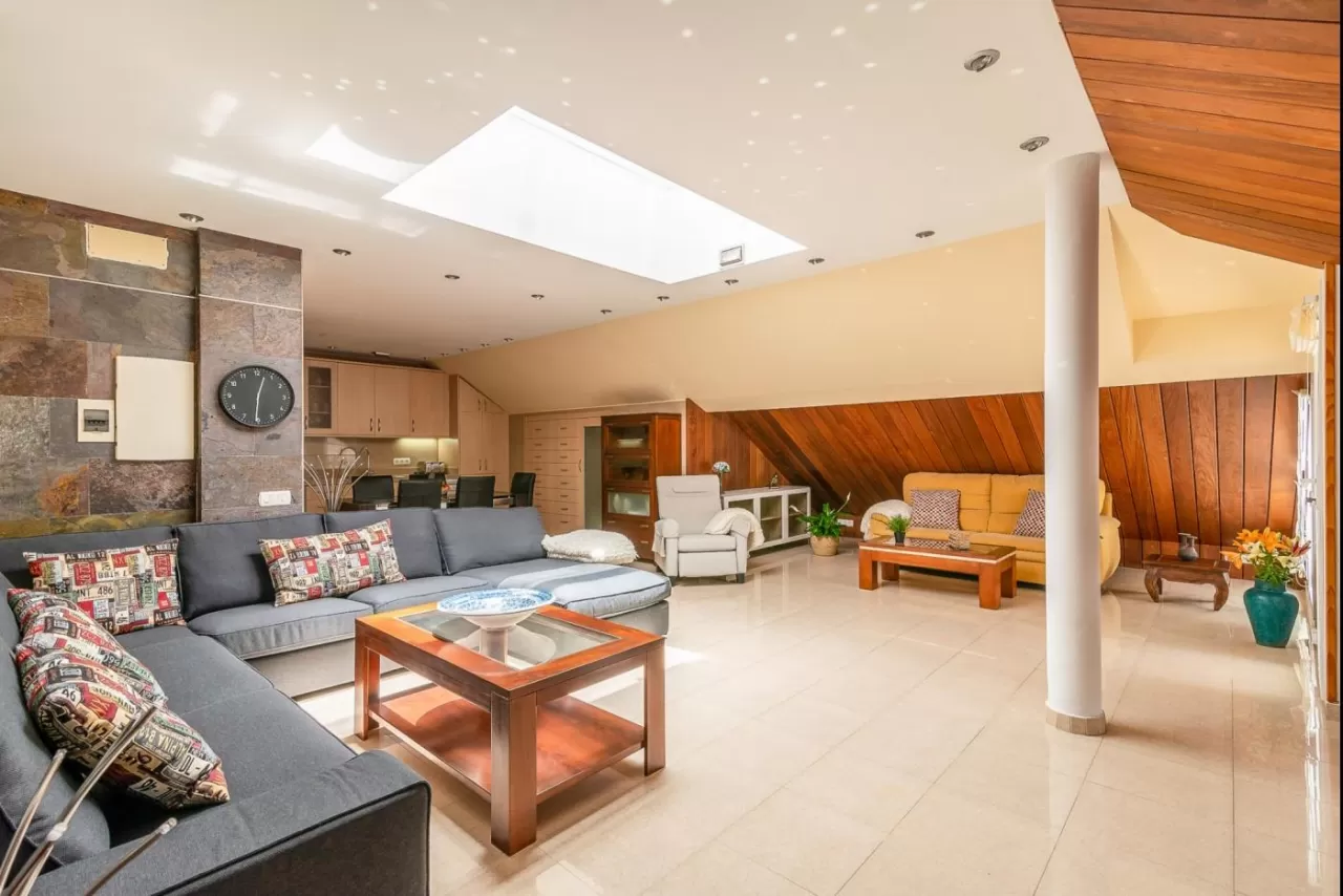 Lightbooking Vacation Rentals- Calas Ático