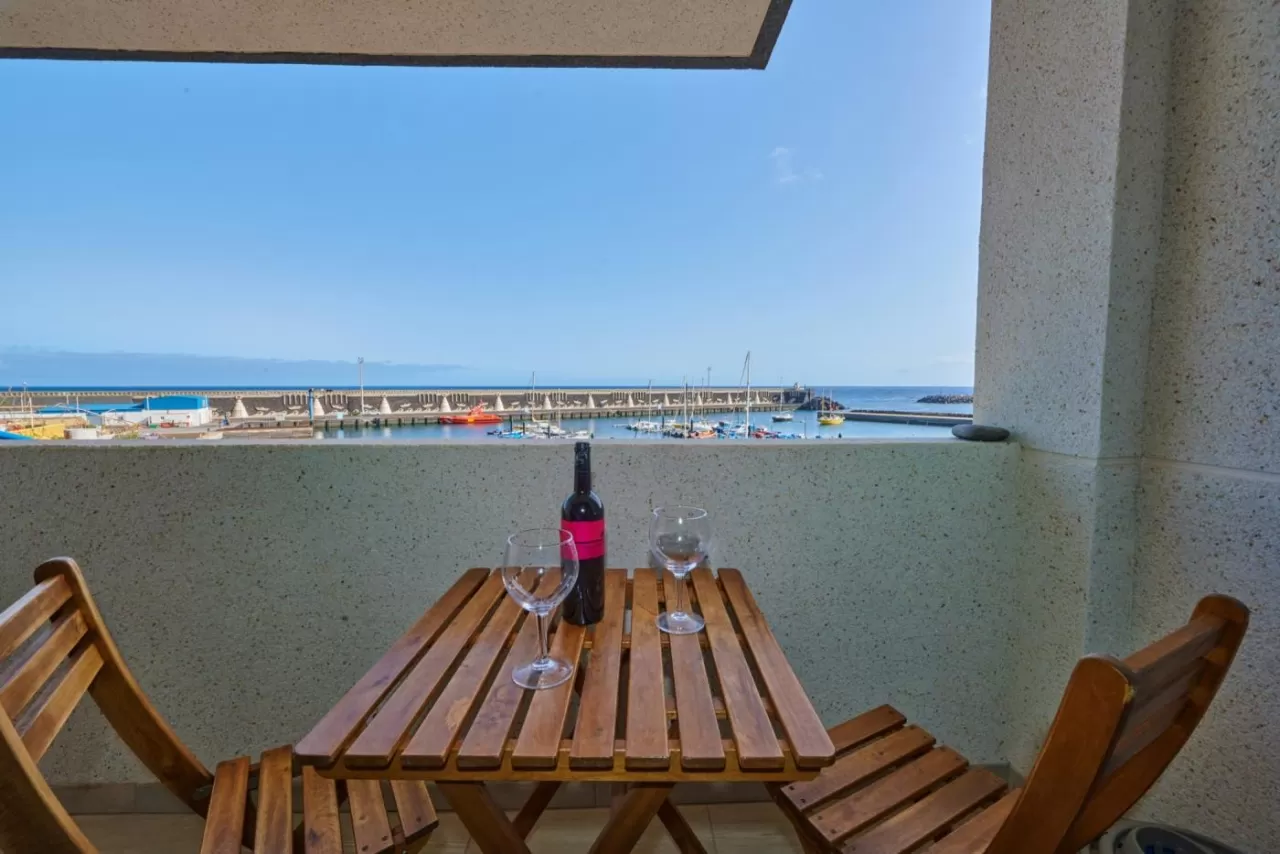 Lightbooking Vacation Rentals- La Restinga 1