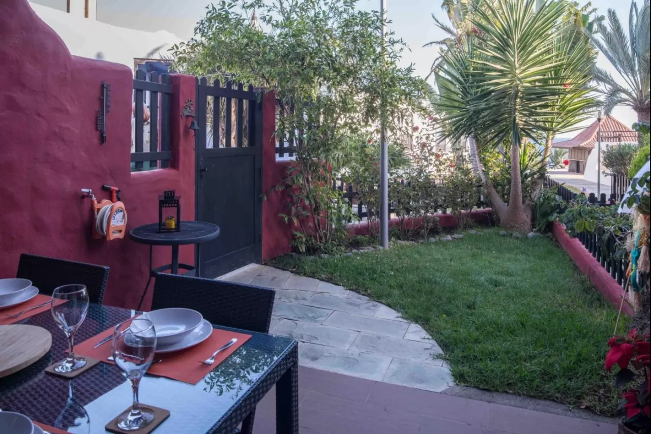Lightbooking Vacation Rentals- Los Pinos 3