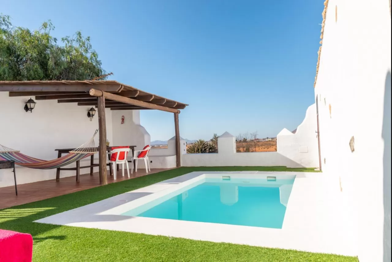 Lightbooking Vacation Rentals- Villa Antigua