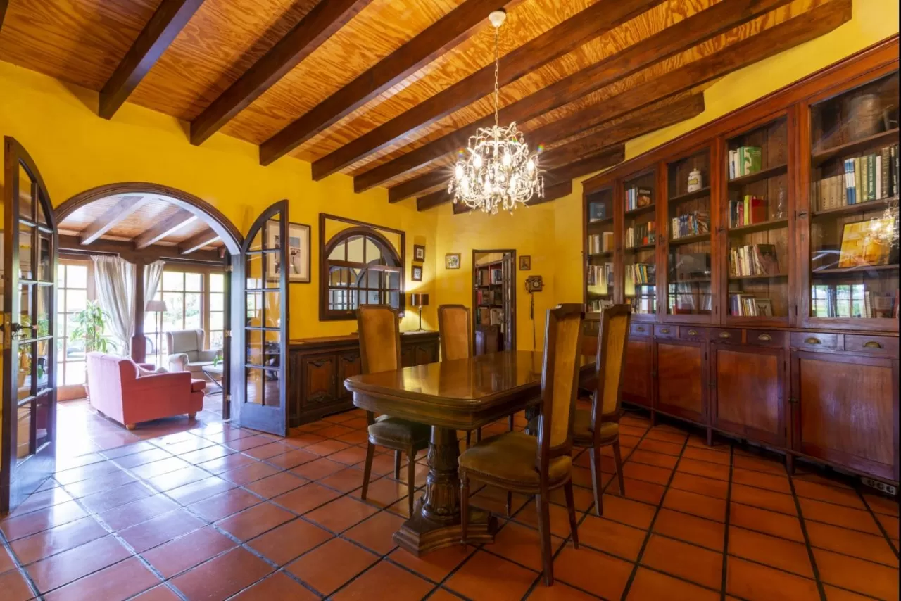 Lightbooking Vacation Rentals- Villa Cuchufleta