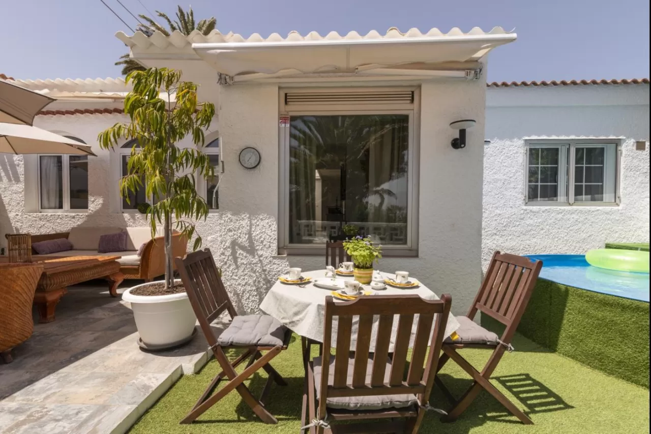 Lightbooking Vacation Rentals- Casa Dey Lomo