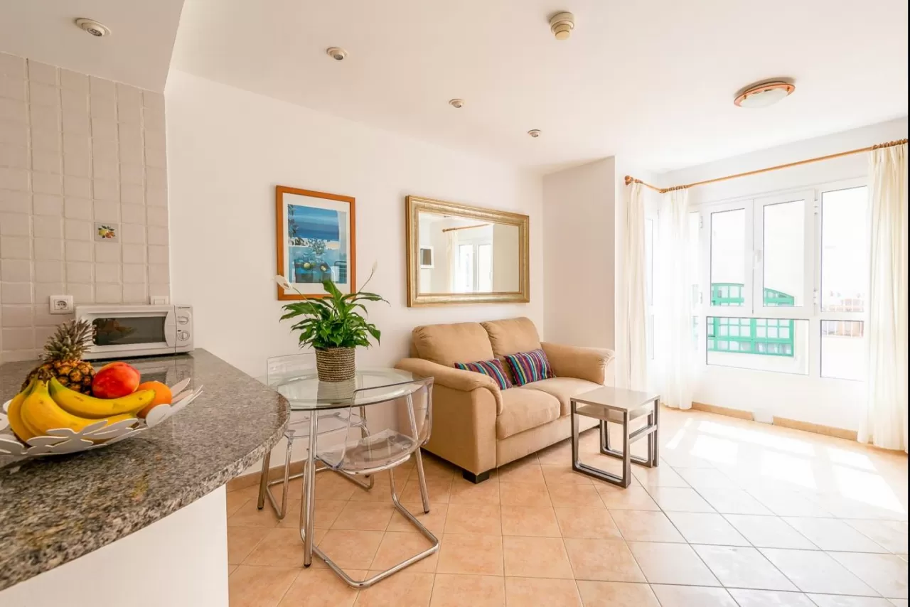 Lightbooking Vacation Rentals- Calas 2D