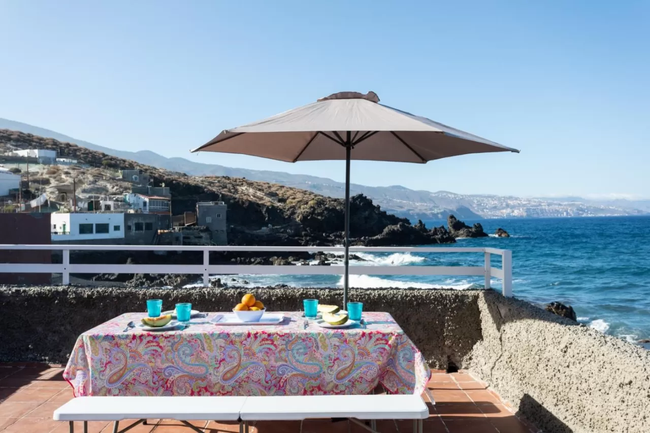 Lightbooking Vacation Rentals- Casa de Playa