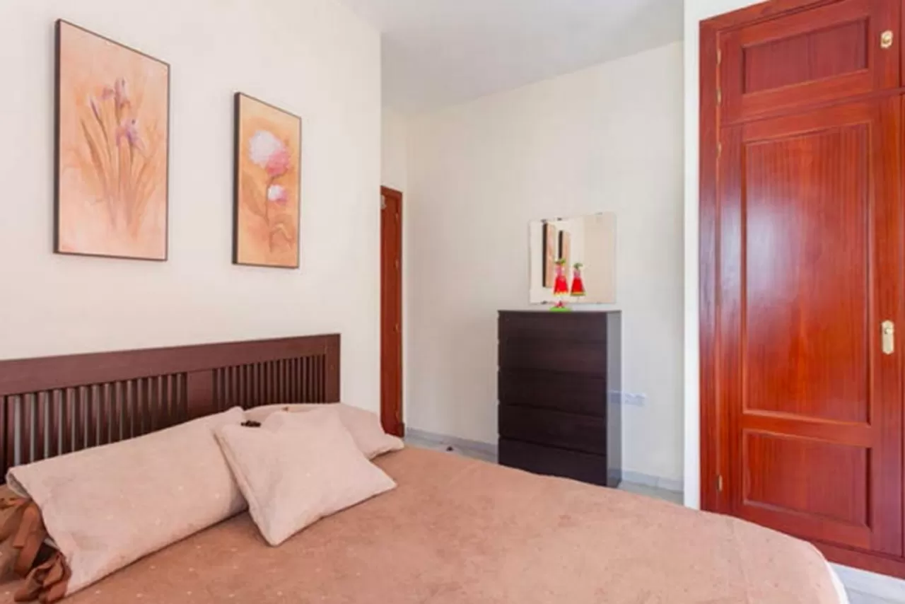 Lightbooking Vacation Rentals- San Fernando II