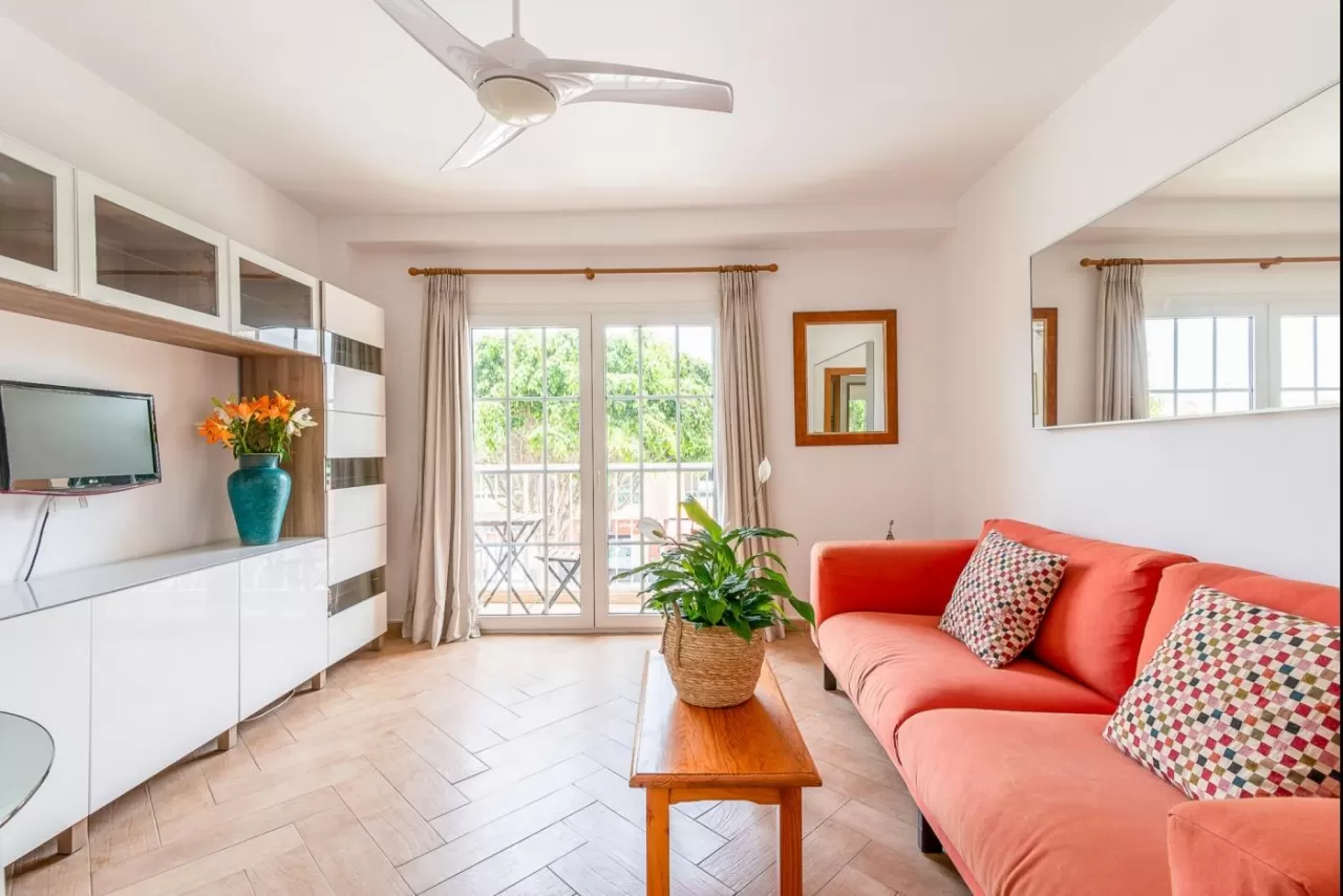 Lightbooking Vacation Rentals- Calas 2E