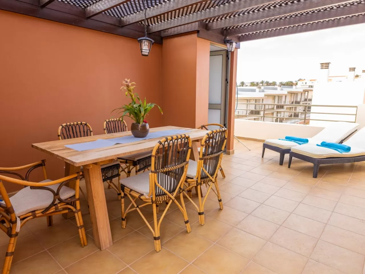 Lightbooking Vacation Rentals- Costa Antigua