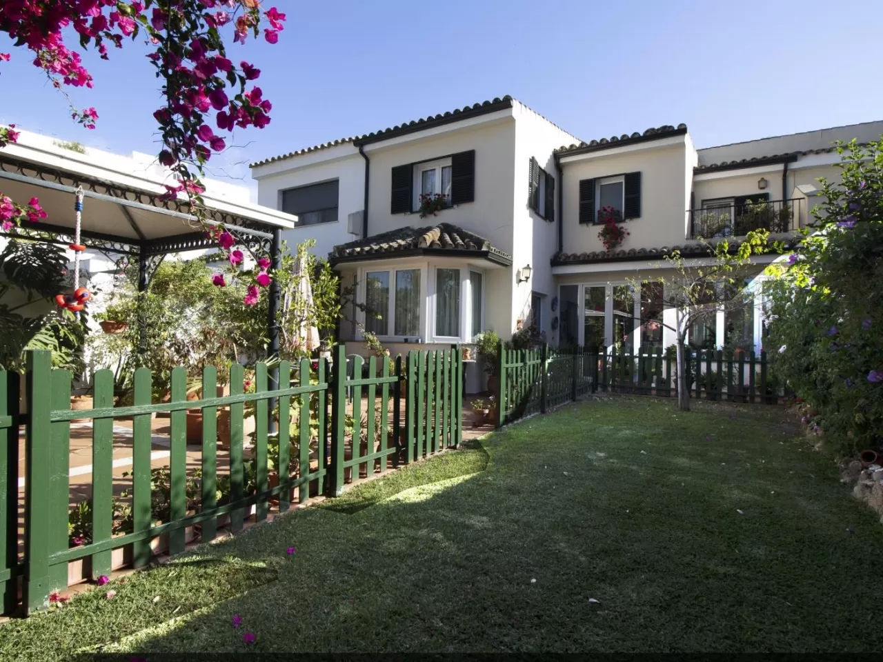 Lightbooking Vacation Rentals- Valdelagrana Elvia