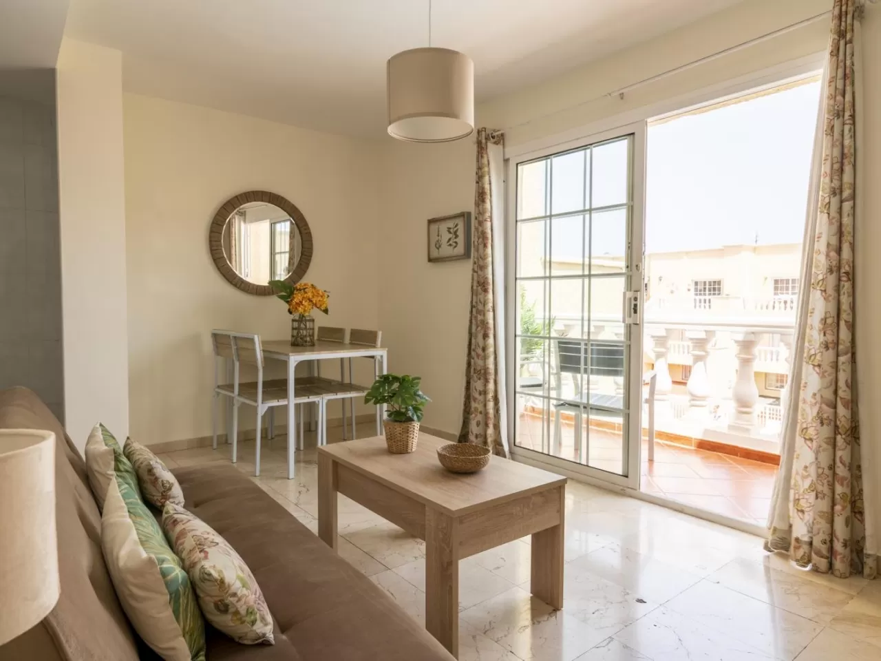 Lightbooking Vacation Rentals- Arenas A7