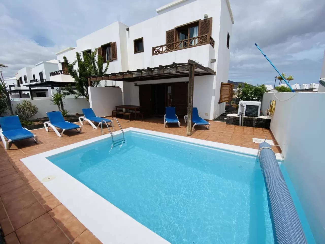Lightbooking Vacation Rentals-Villa Playa Blanca 3