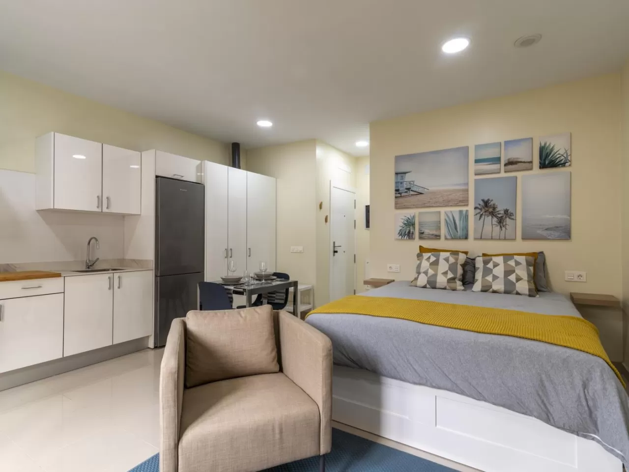 Lightbooking Vacation Rentals- Livian Suites 3D