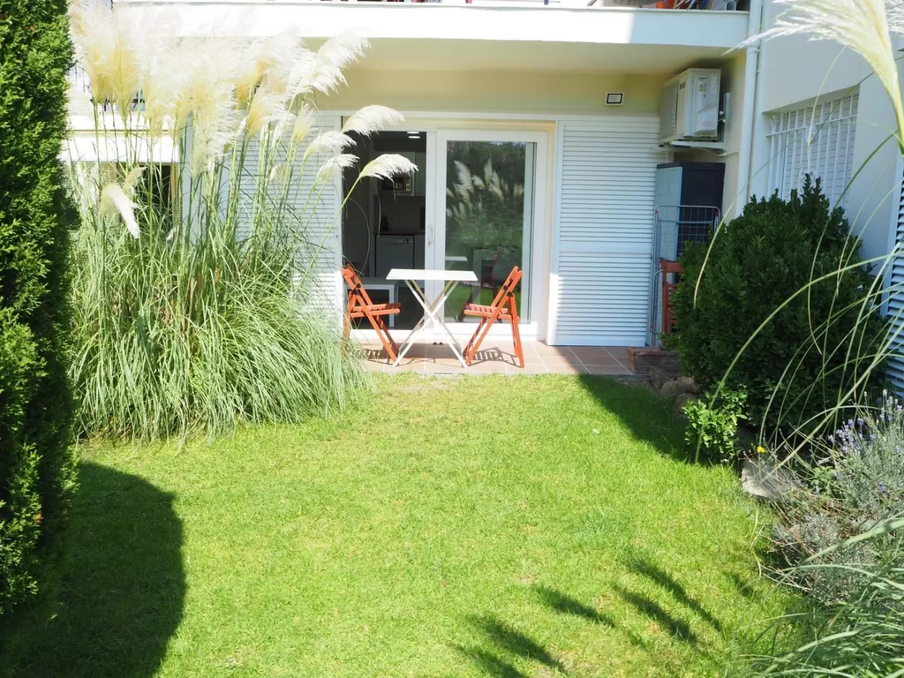 Apartamento con piscina y parking