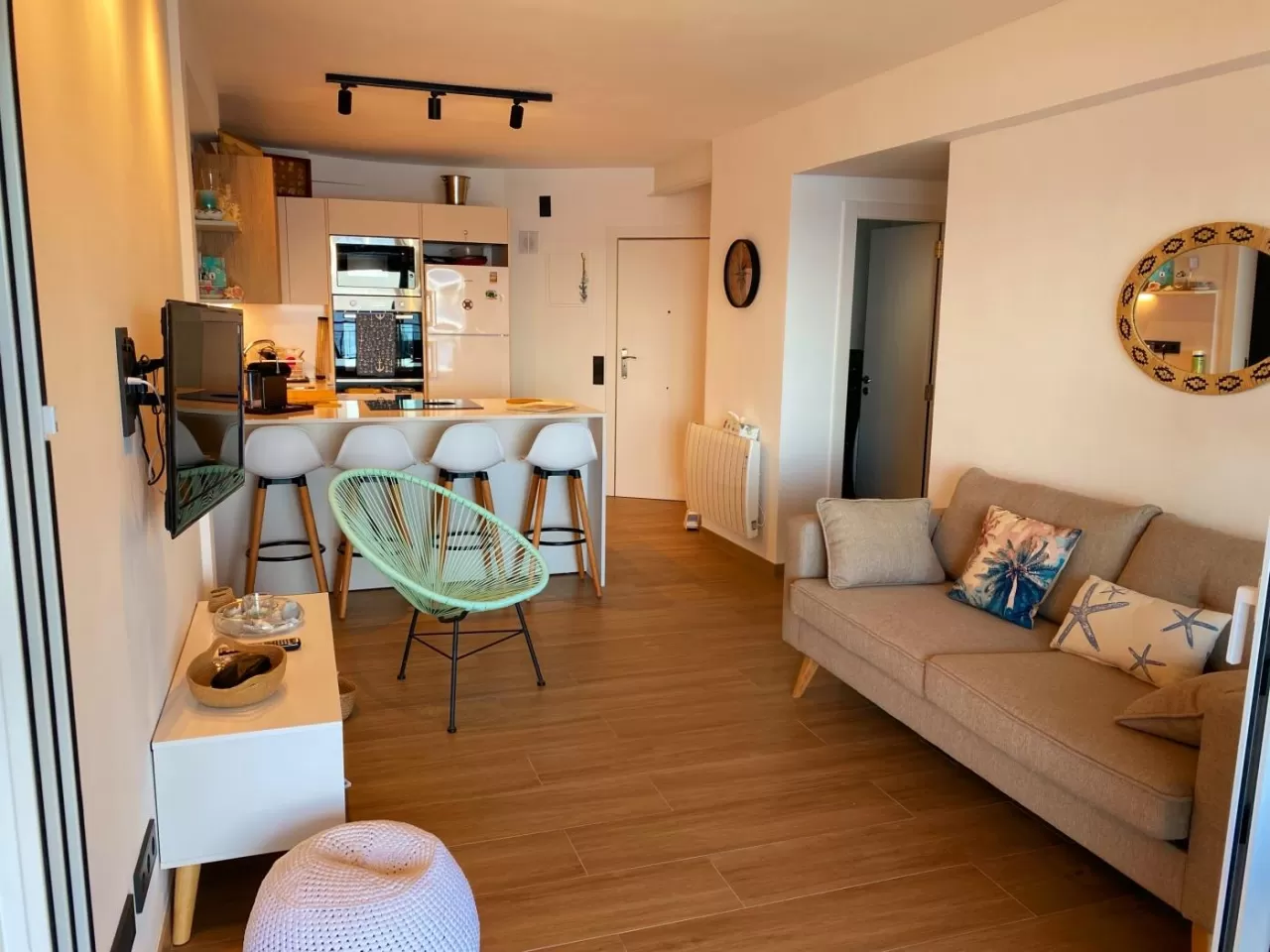 Cozy Flat over the Beach