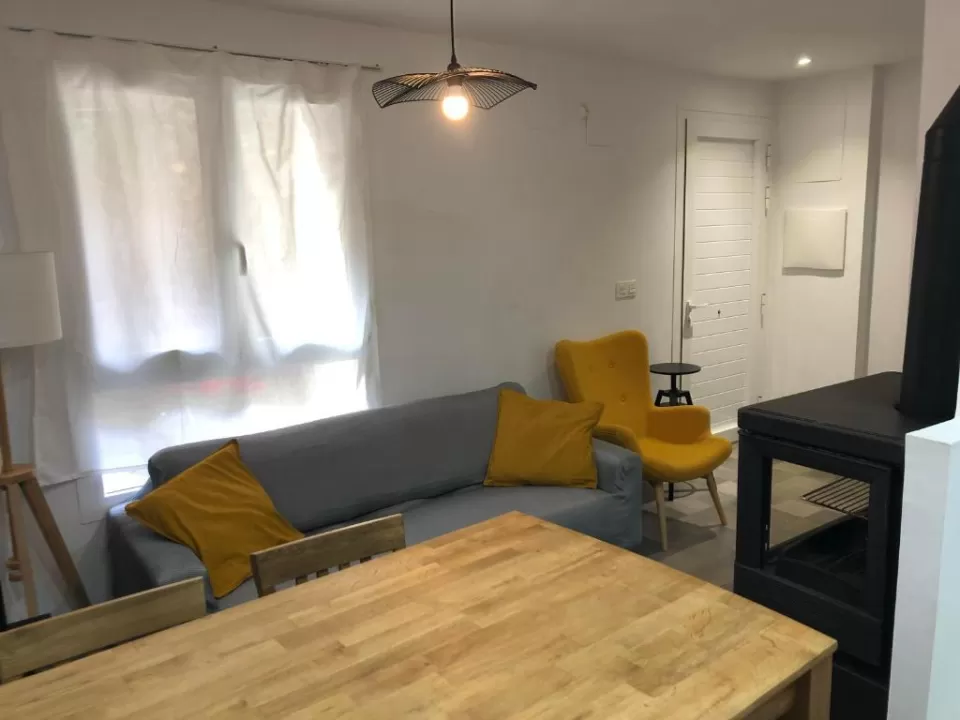 Apartamentos La Closa- Casita Pelopín