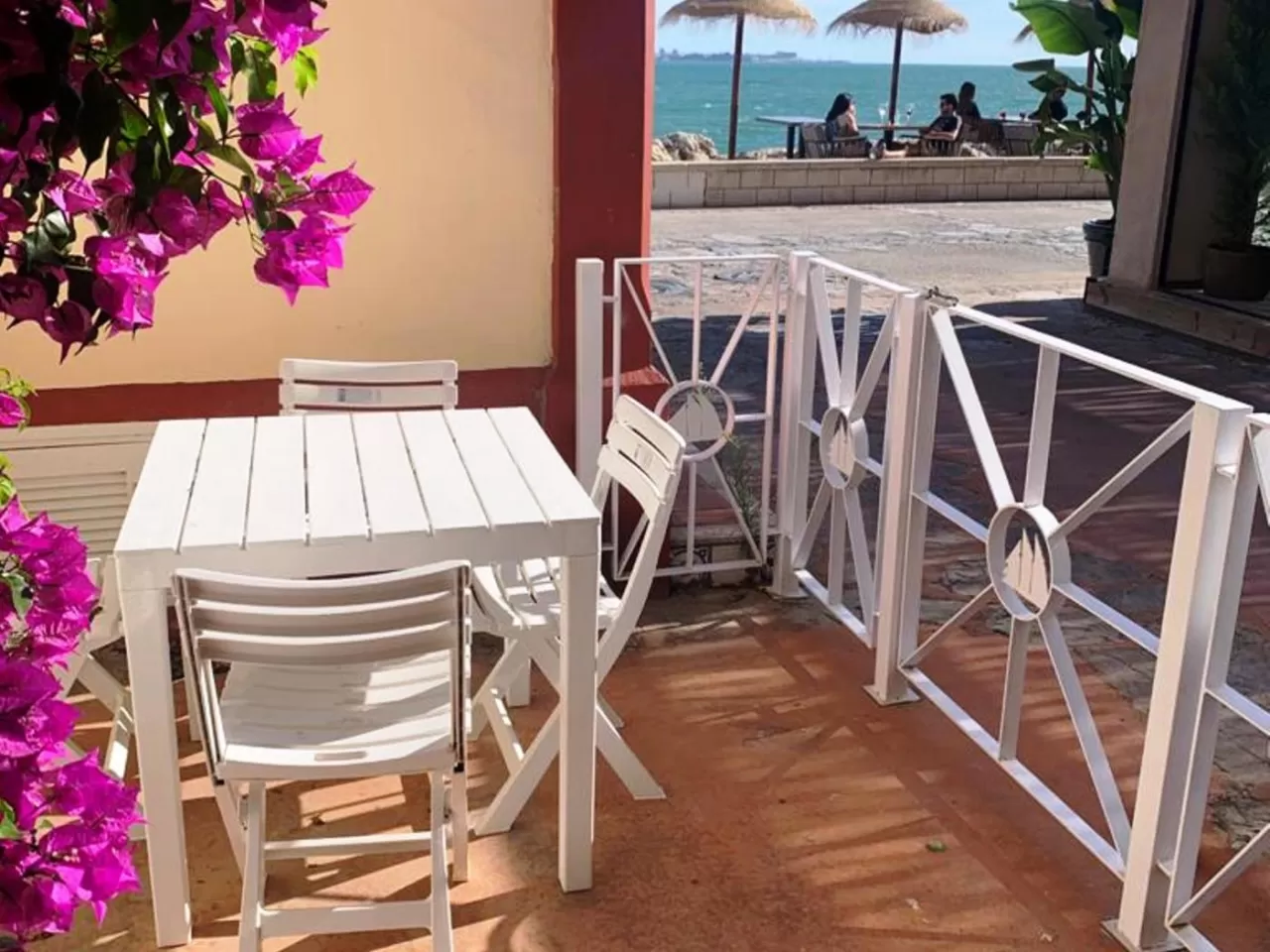 Apartamento con vistas al mar solo familias I