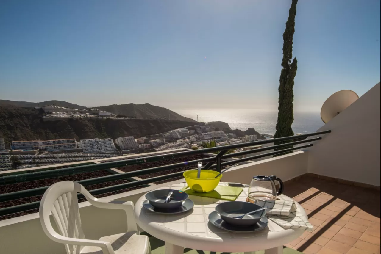Lightbooking Vacation Rentals- Amadores