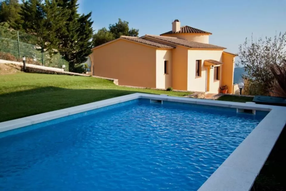 Exclusiva villa piscina privada y vistas al mar