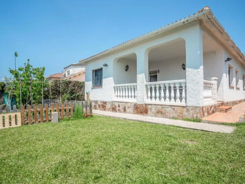 Lovely house with a huge garden