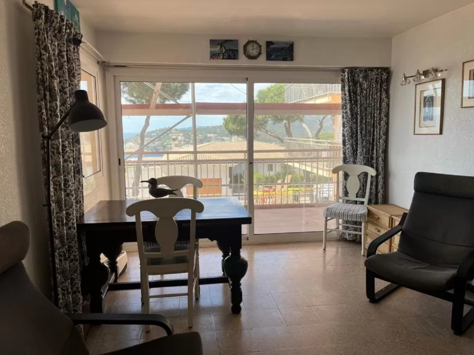 Acogedor apartamento con piscina y vistas al mar