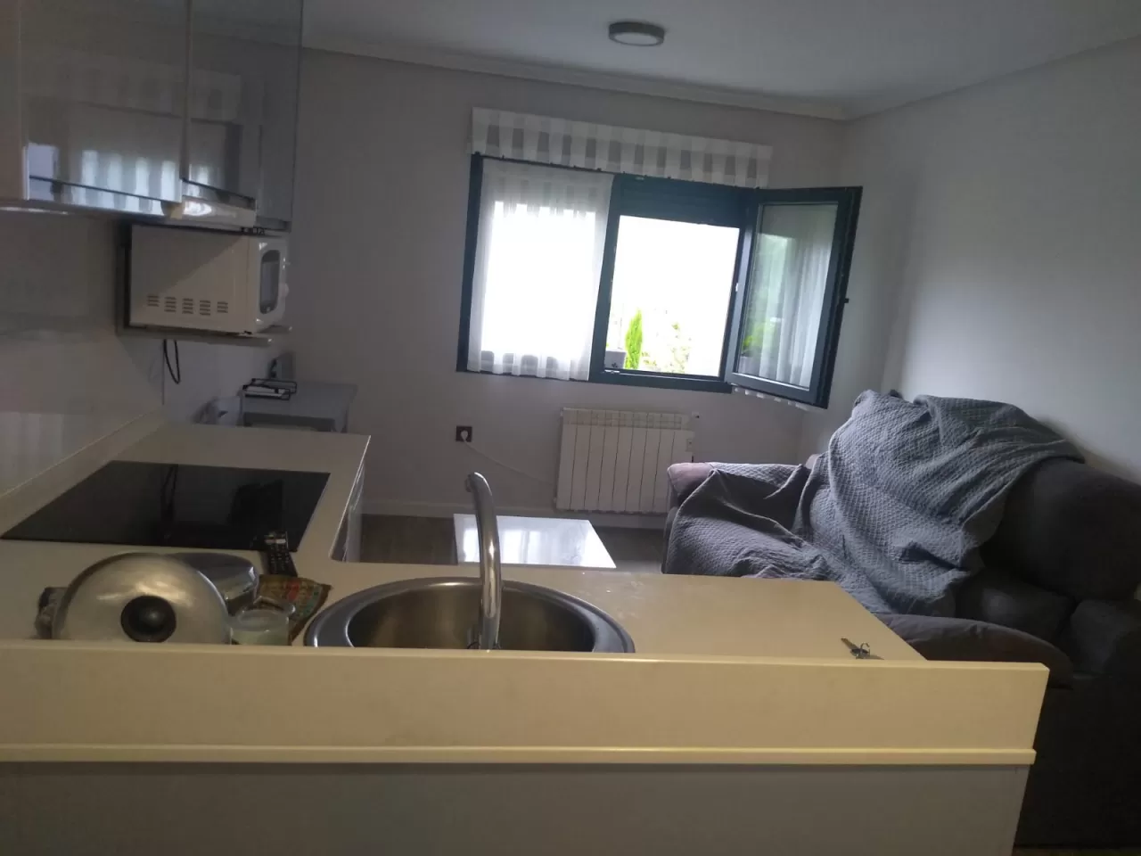 Félix Mendoza Sorell dans son séjour à Apartamentos La Cueva 3791_2