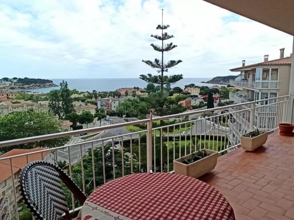 Apartamento con gran terraza y vistas al mar