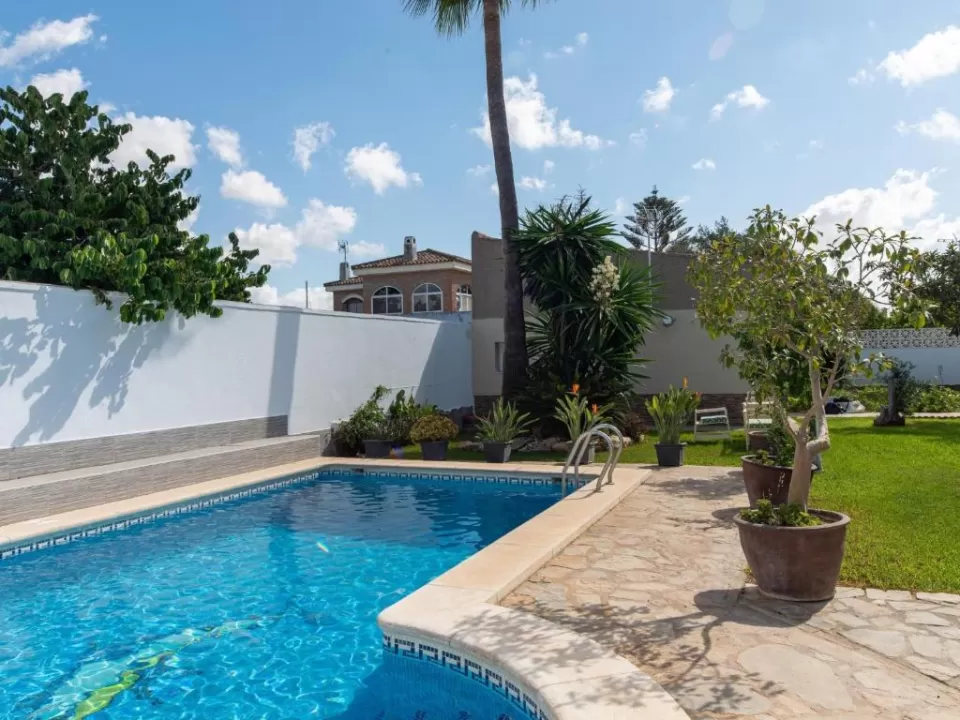 Lightbooking Vacation Rentals- Blanca Paloma