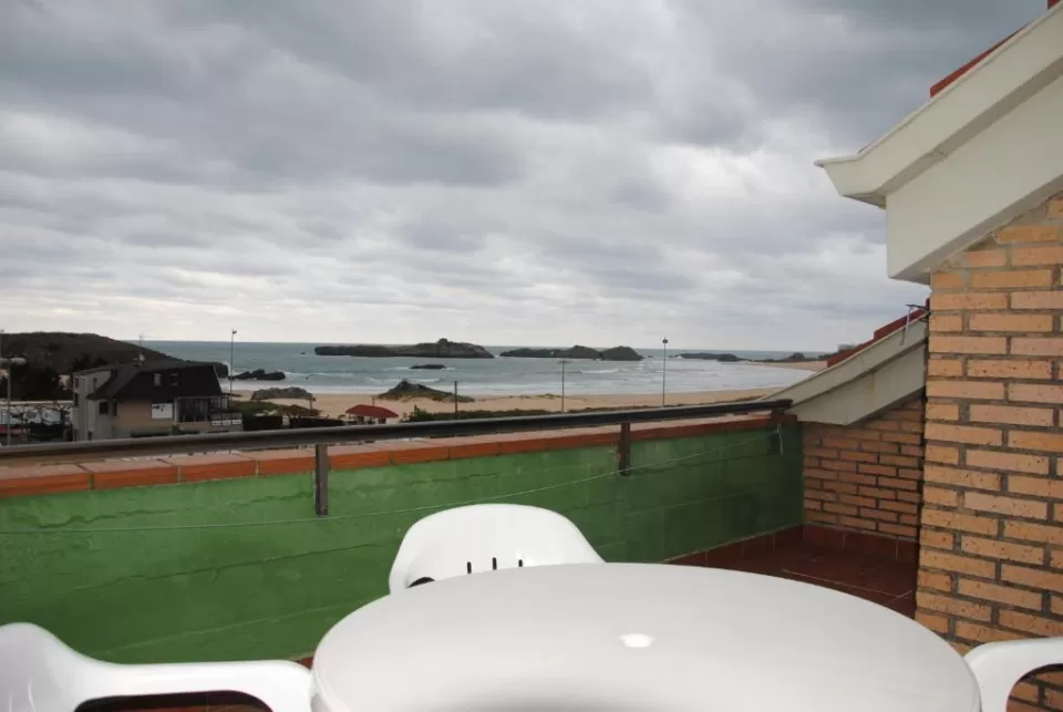 Ático vistas playa con terraza