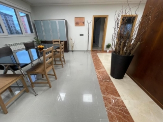 Comedor con mesa y sillas