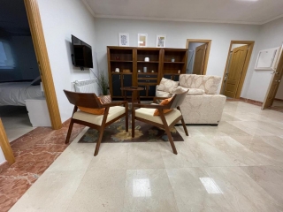 Sala de estar amplia