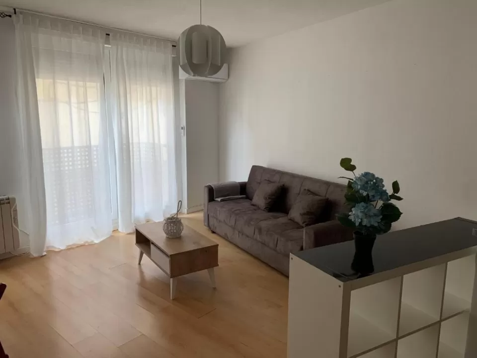 Apartamento con balcón