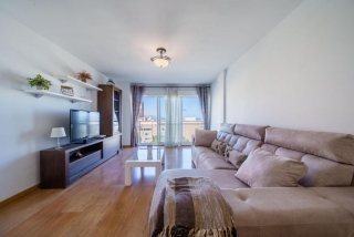 Sala amplia con vistas